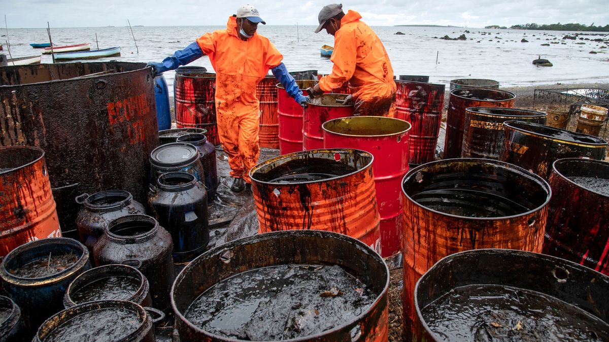Úniků ropy do moře ubývá, roste ale počet lodních střetů